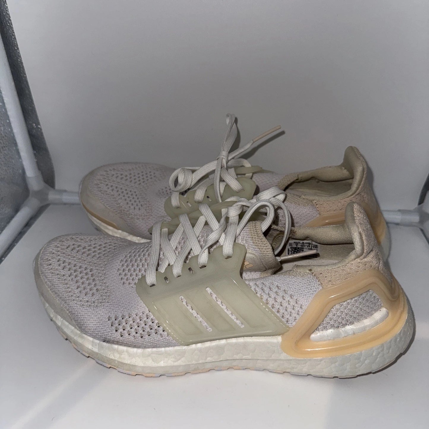 Women’s 7.5 Adidas UltraBoost