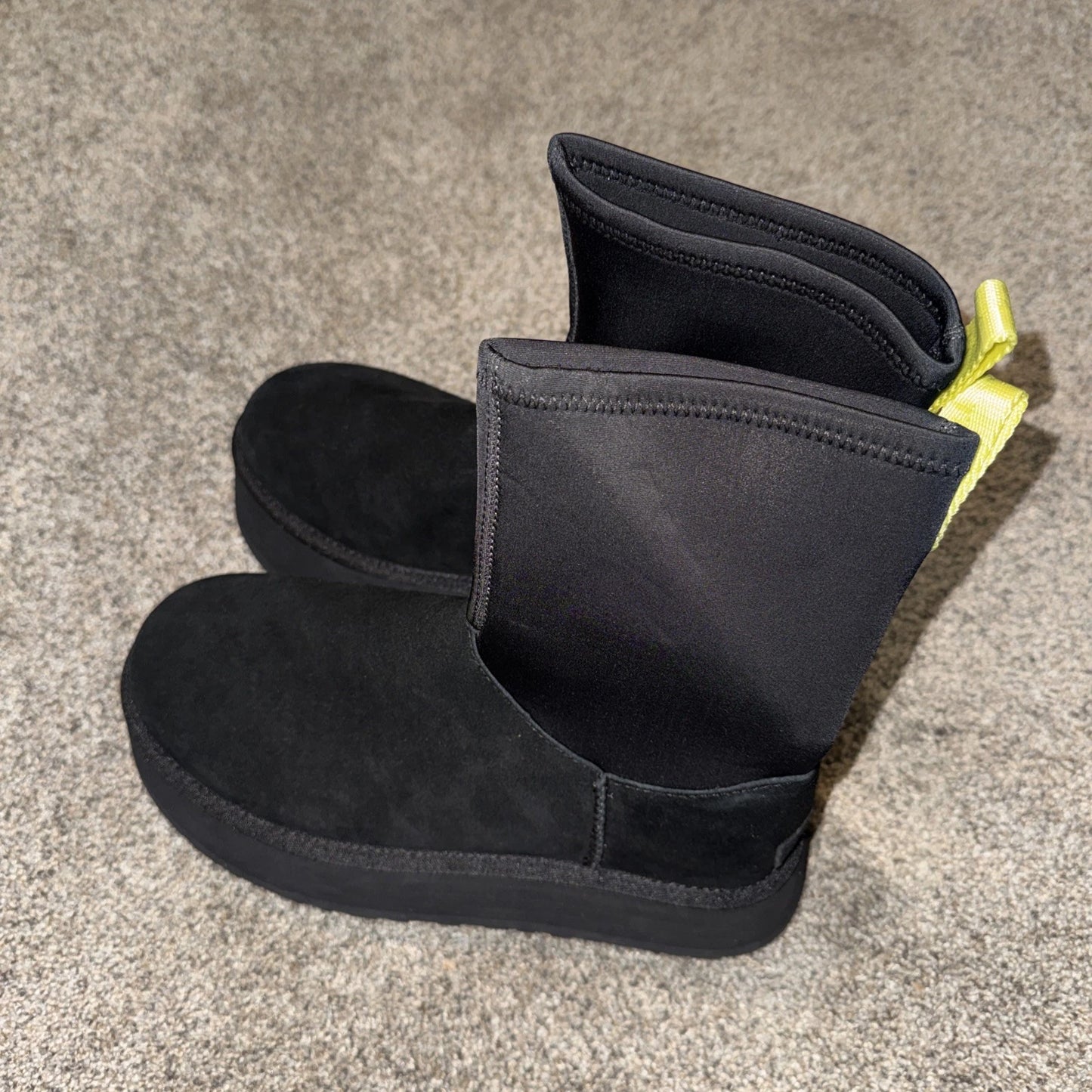 Size 9 Women’s UGG Women’s Classic Dipper Boots Black