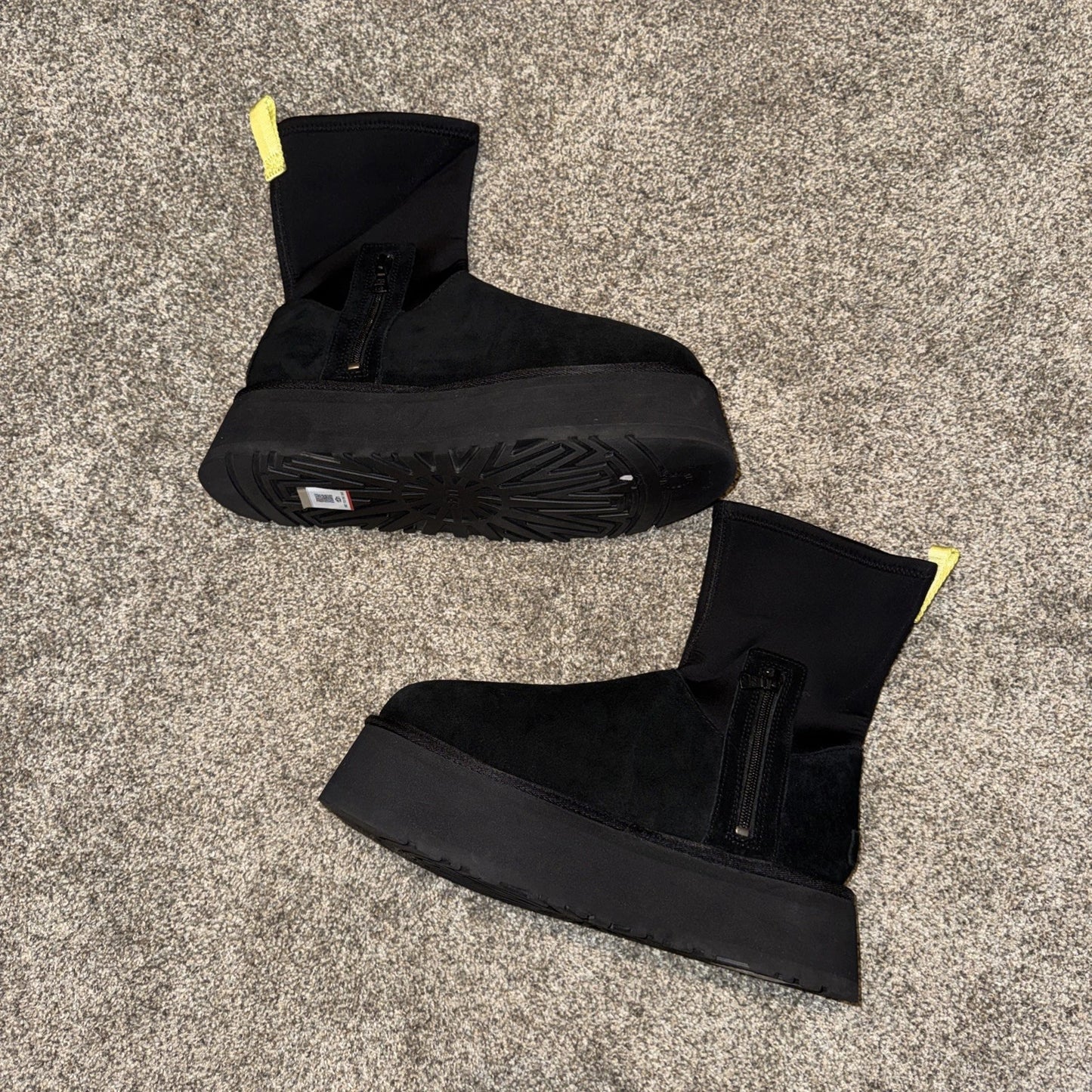 Size 9 Women’s UGG Women’s Classic Dipper Boots Black