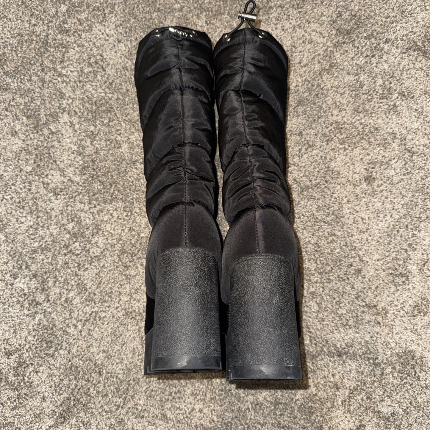 Size 6 Women’s Jeffrey Campbell Snow Boots Black