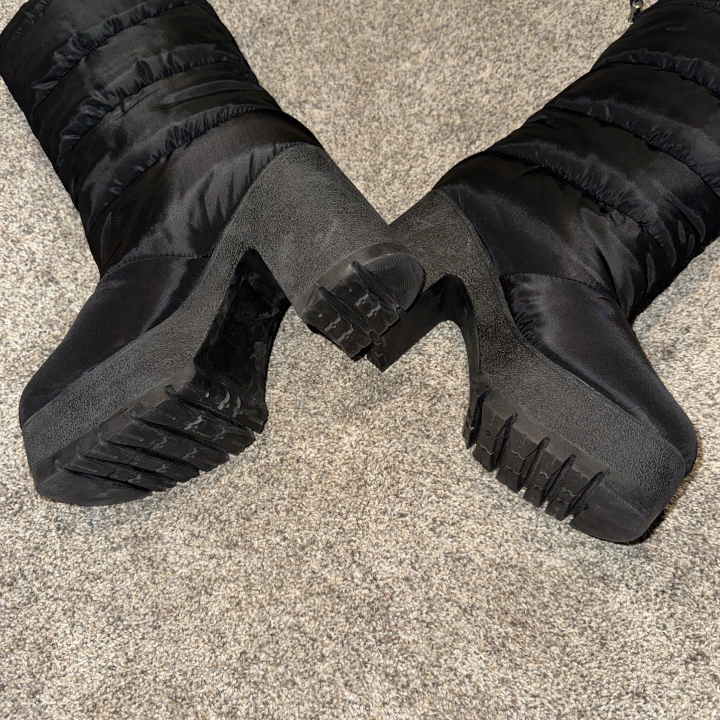 Size 6 Women’s Jeffrey Campbell Snow Boots Black