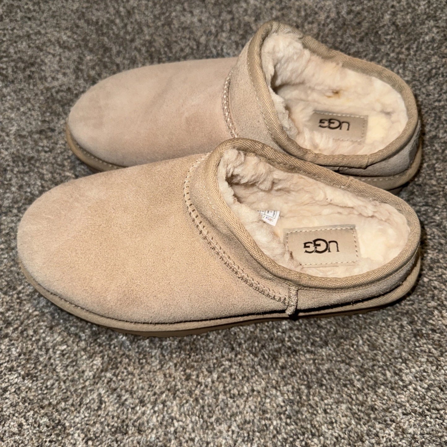 Size 6 Women’s UGG Classic Slipper