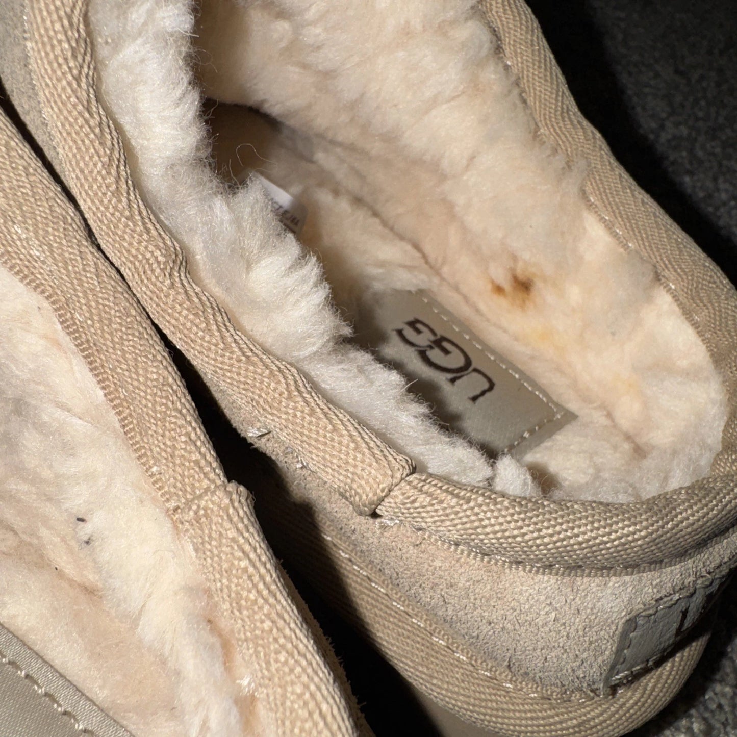 Size 6 Women’s UGG Classic Slipper