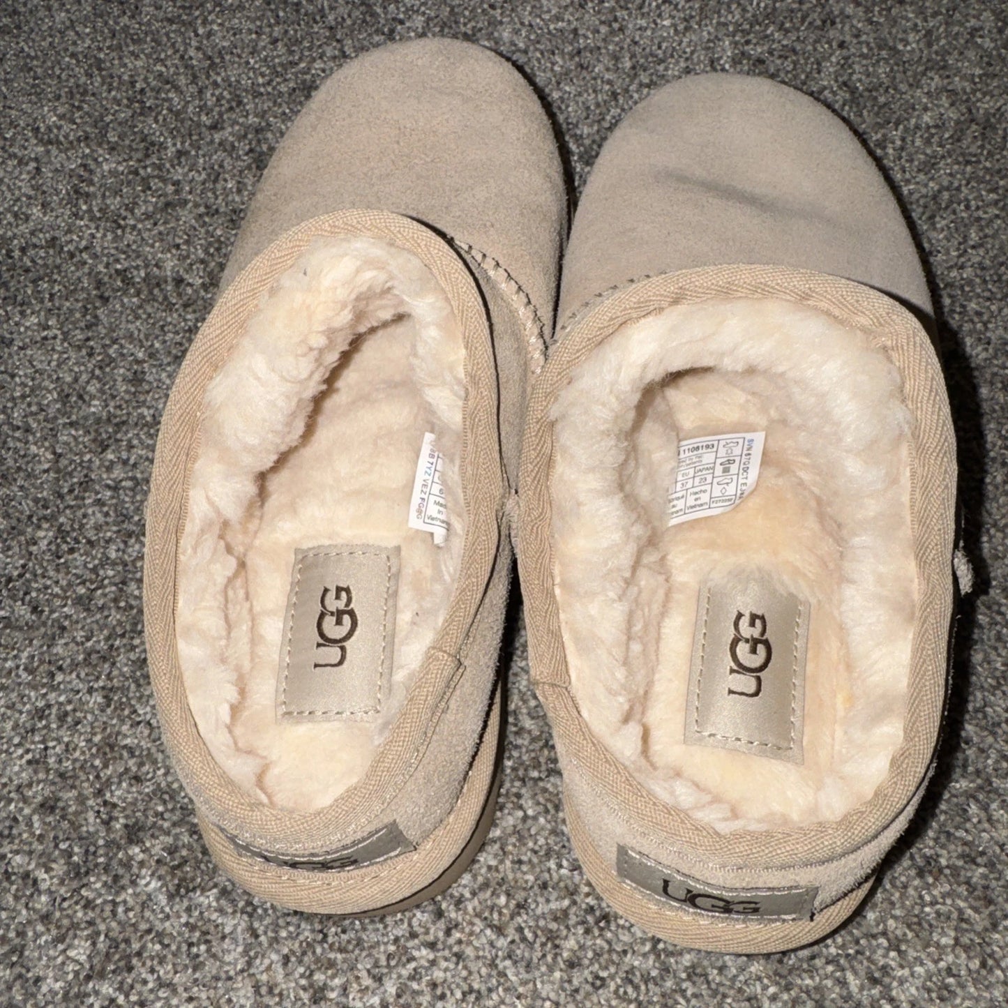 Size 6 Women’s UGG Classic Slipper