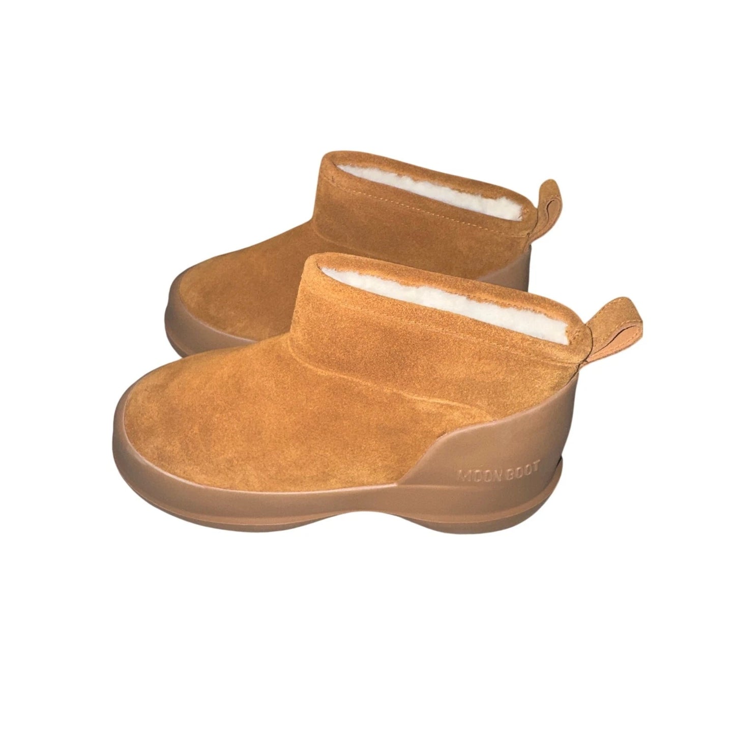 Size 5 women’s Moon Boot