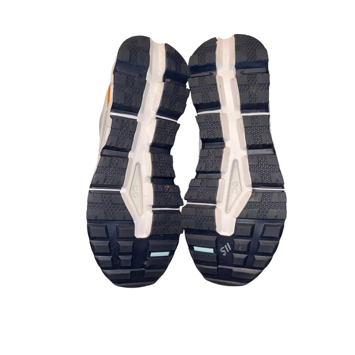 Women’s size 10 ON Cloudtrax