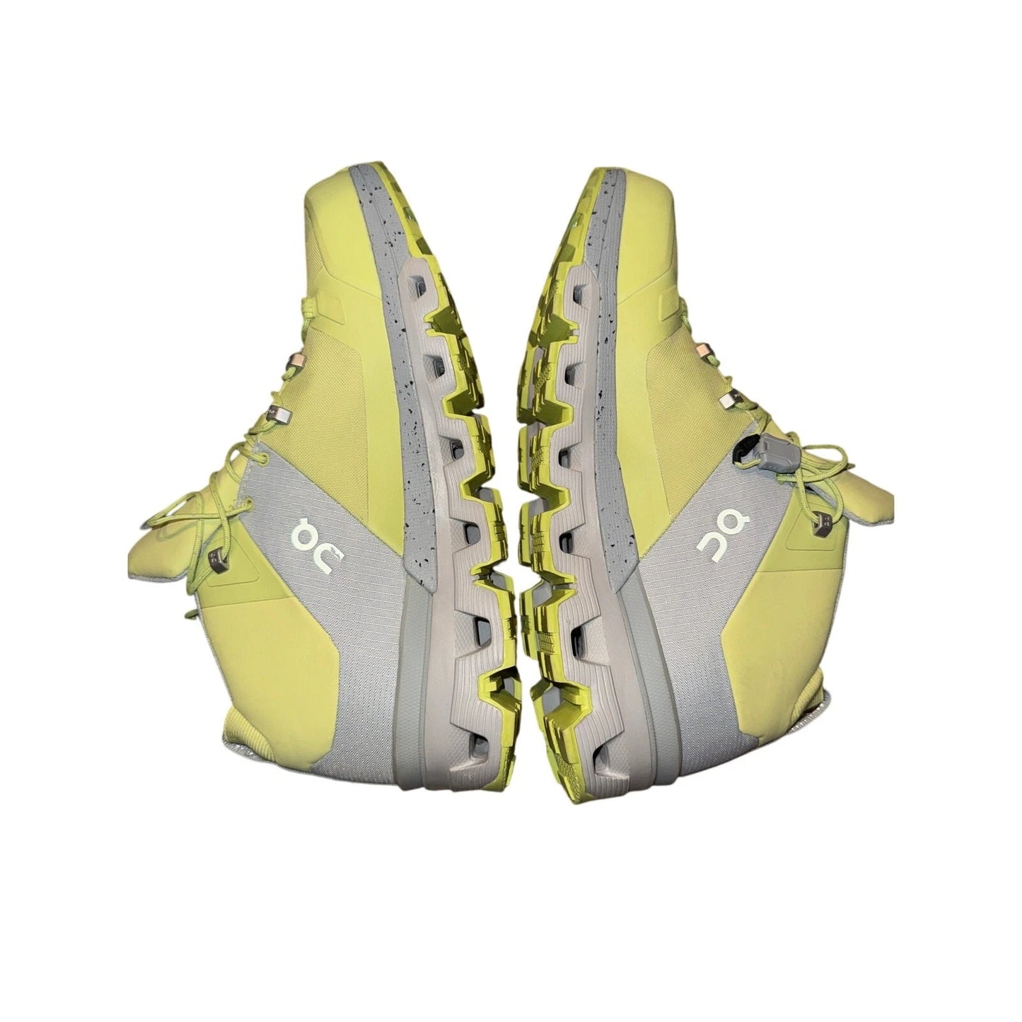 Women’s size 9.5 On Cloud Cloudtrax