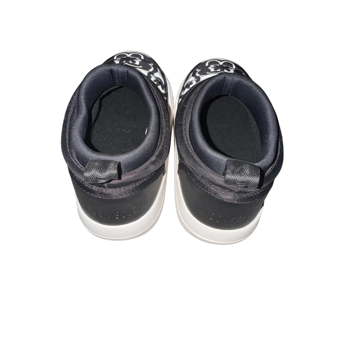 Women’s size 6 Moon Boot