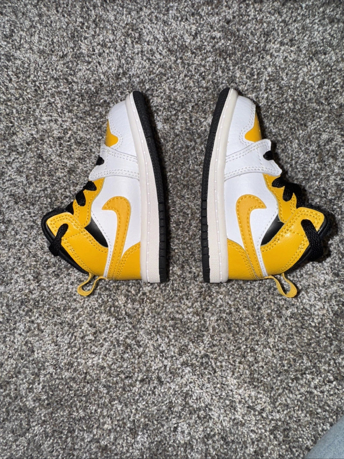 Jordan 1 Mid (TD) Yellow White Size 4C