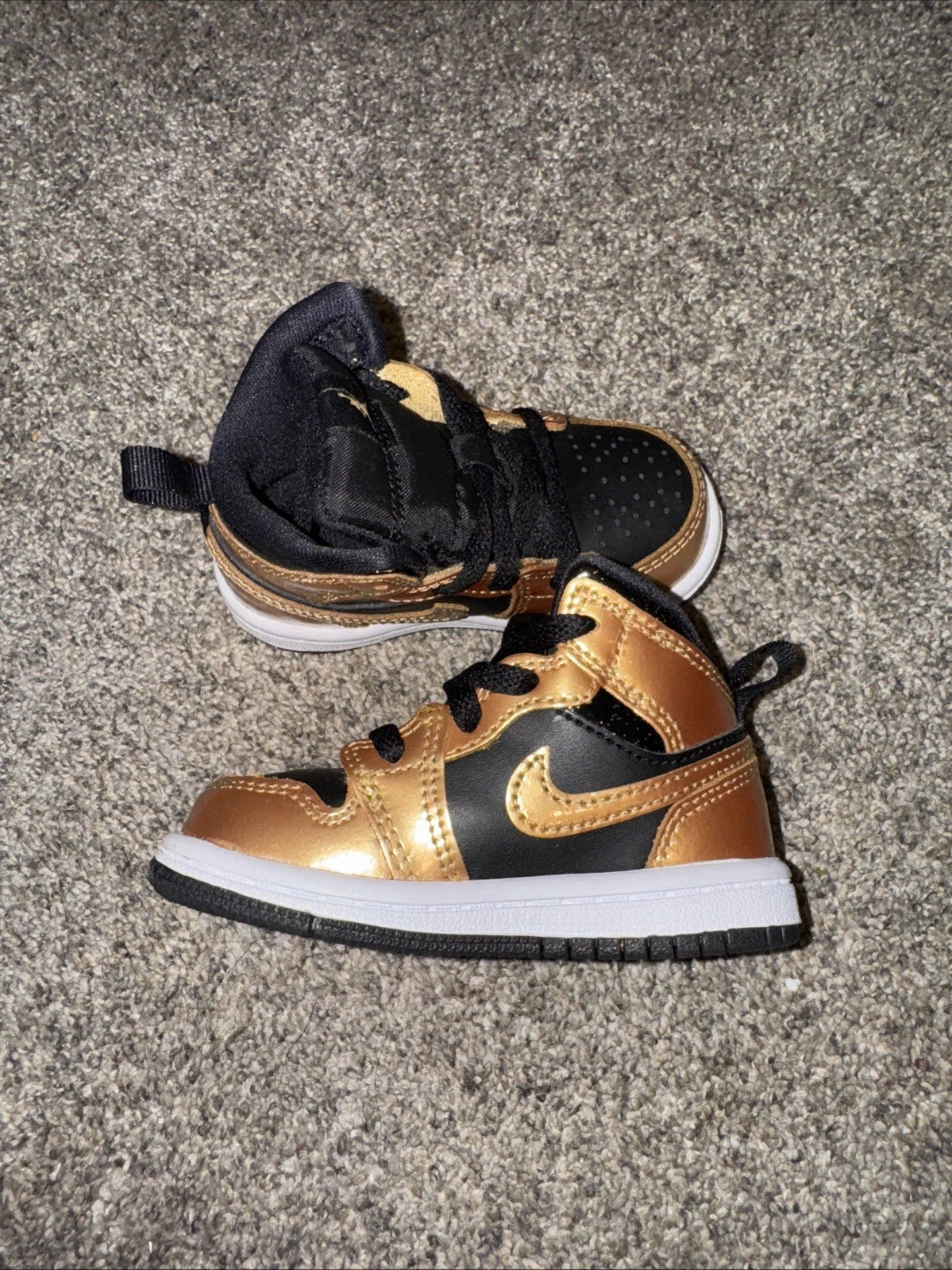 Jordan 1 Mid Metallic Gold Kids Size 5C