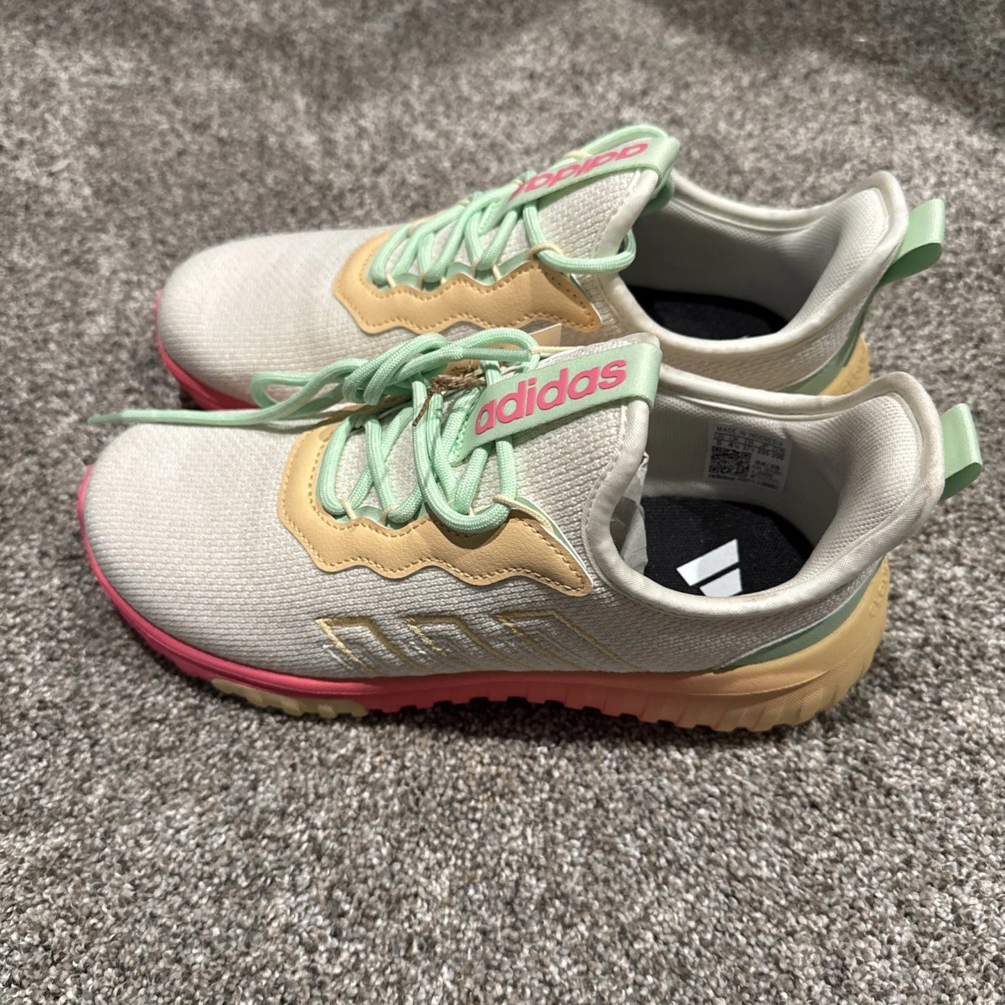 Adidas Kaptir Flow 2.0 kids Size 5Y