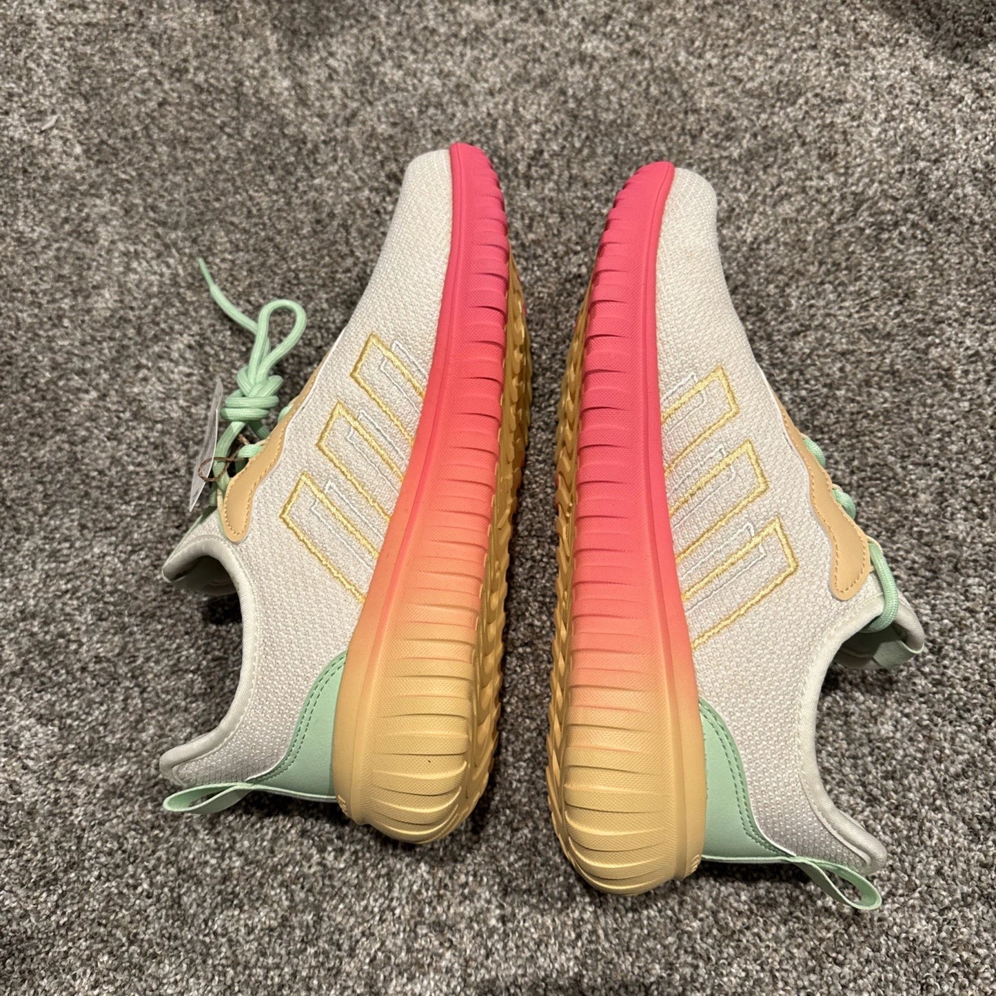 Adidas Kaptir Flow 2.0 kids Size 5Y