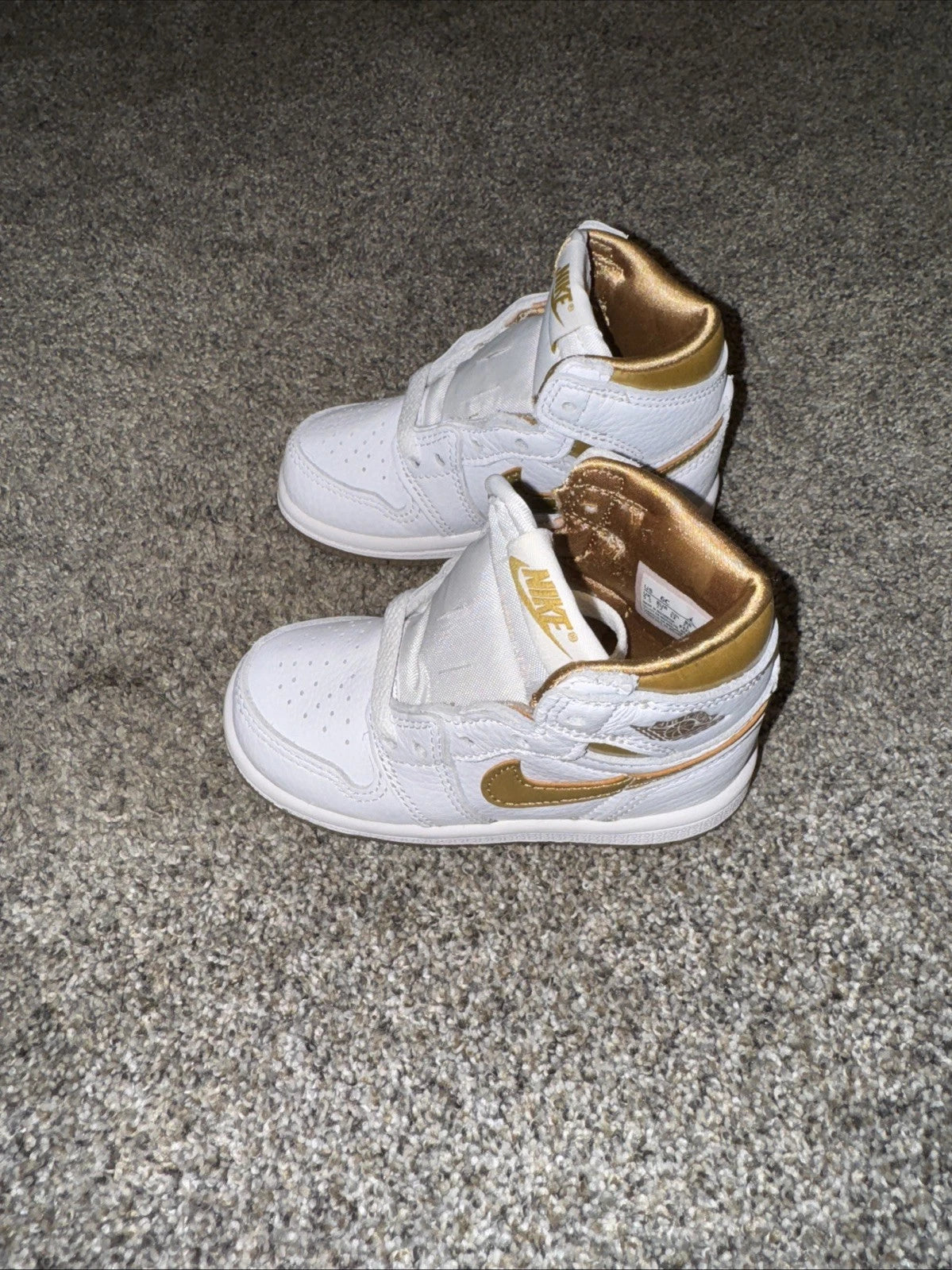Jordan 1 Retro High OG Metallic Gold (TD) Size 6C