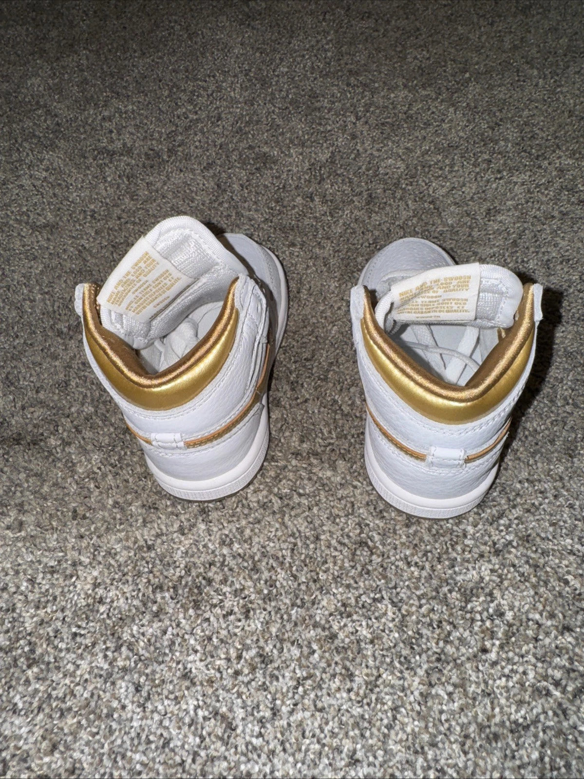 Jordan 1 Retro High OG Metallic Gold (TD) Size 6C