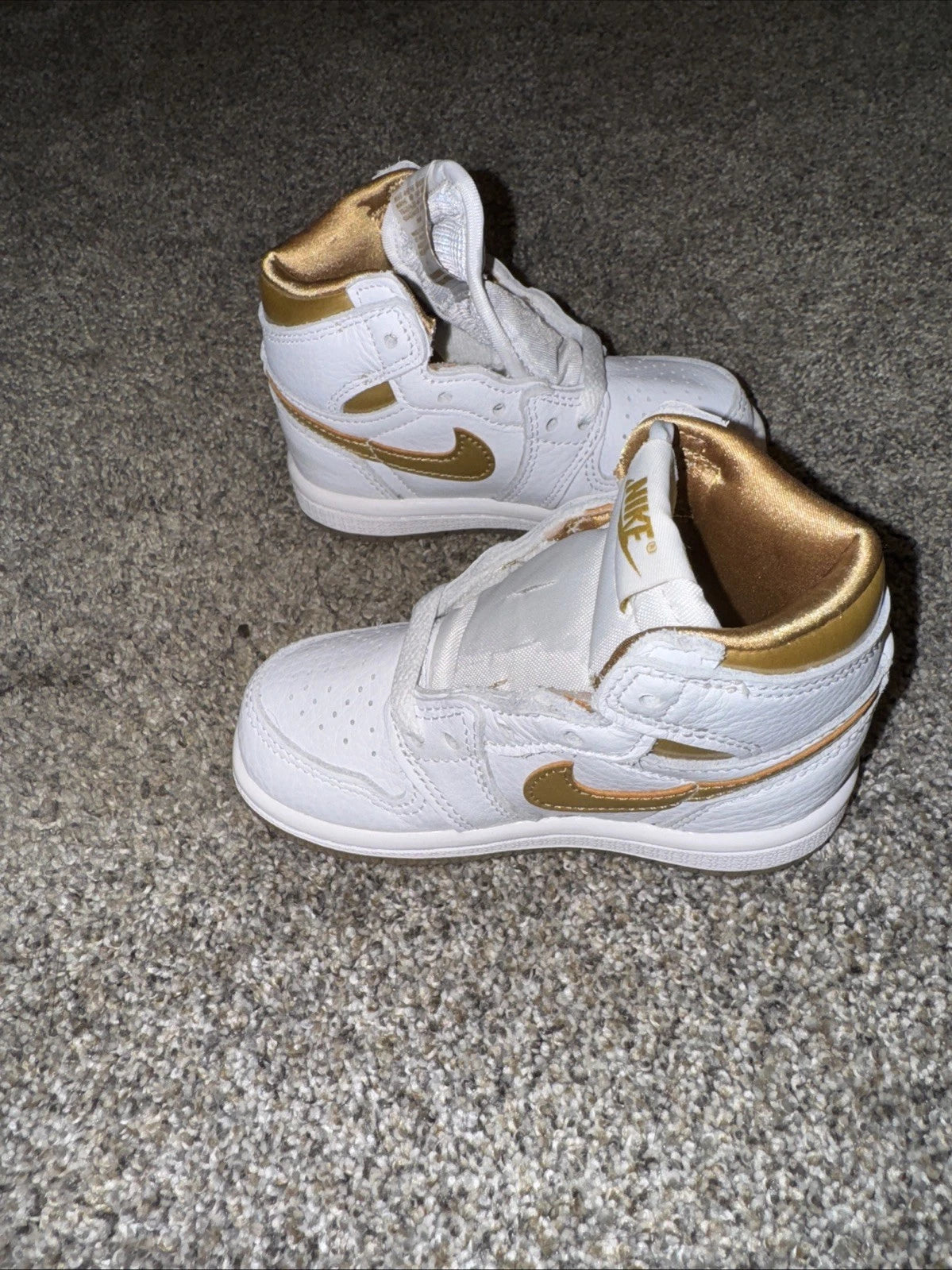Jordan 1 Retro High OG Metallic Gold (TD) Size 6C