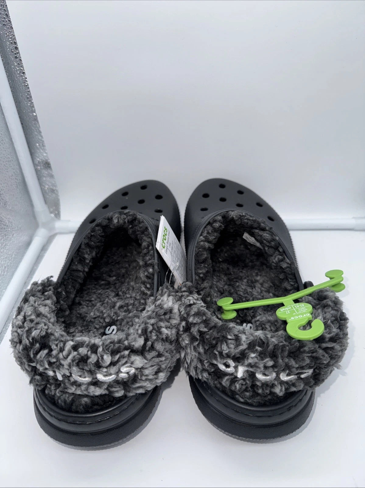 Size 9 Men’s Crocs Classic Fleece Lined Clog Black