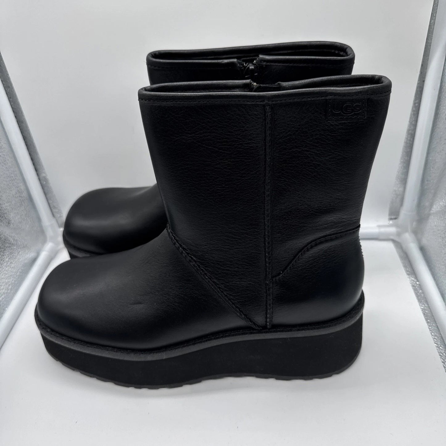 Size 9 Women’s UGG Cityfunc Mid Boots Black