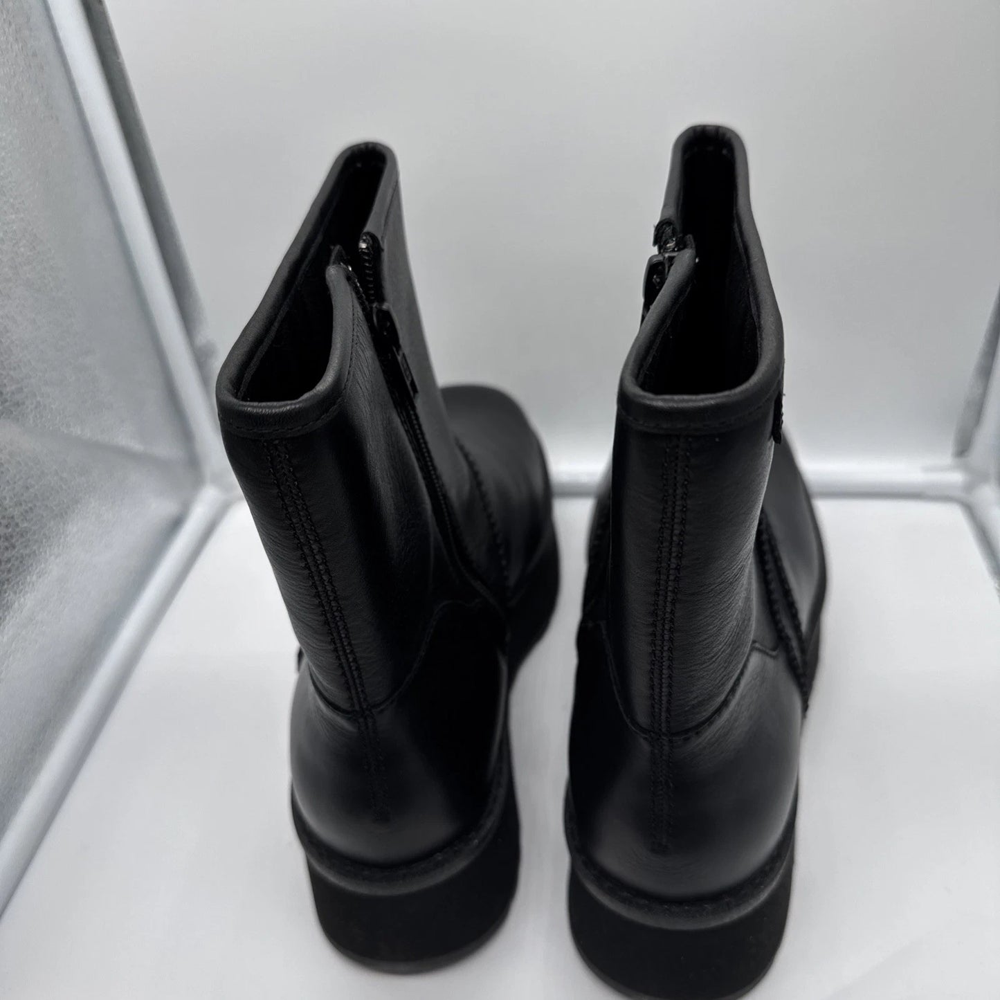 Size 9 Women’s UGG Cityfunc Mid Boots Black