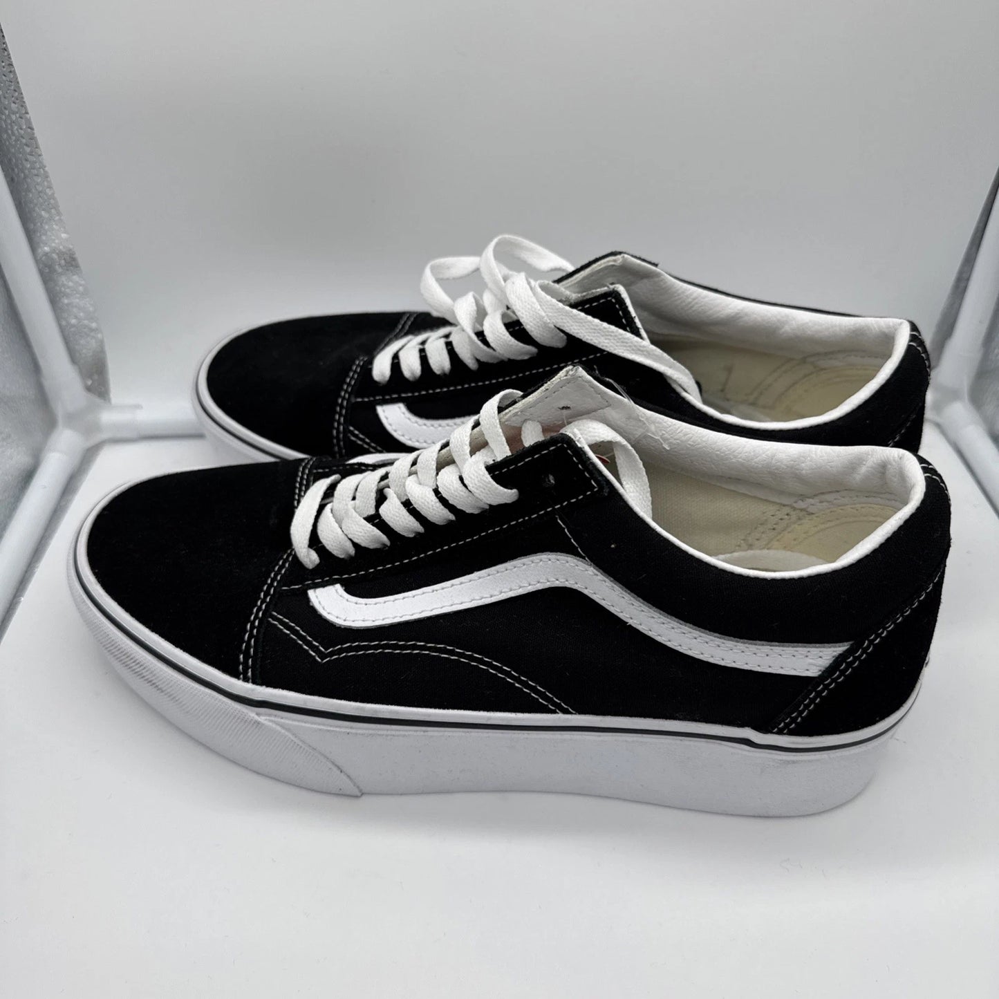 Size 9.5 Men’s Vans Old Skool Platform Black