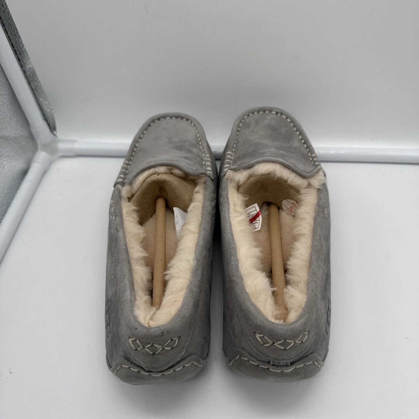 Size 5 Women’s UGG Ansley Slipper