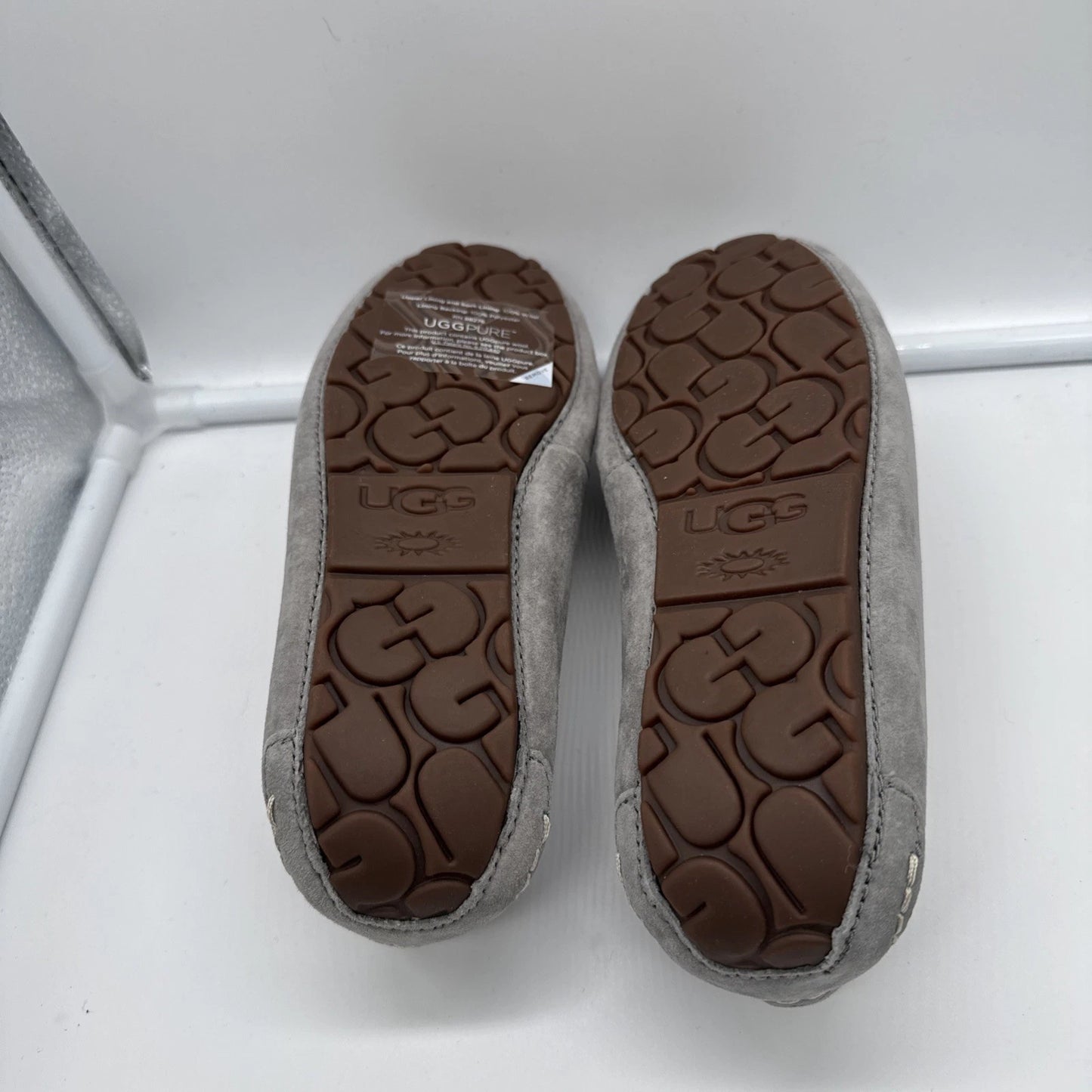 Size 5 Women’s UGG Ansley Slipper