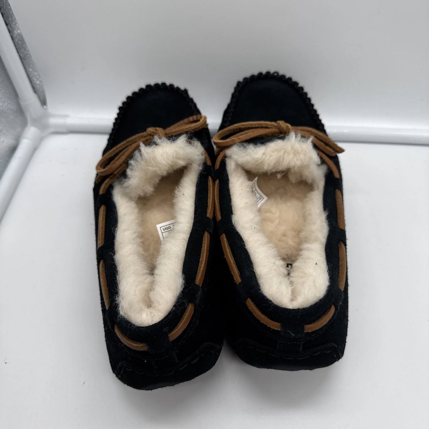 Size 6 Women’s UGG Dakota Slippers Black