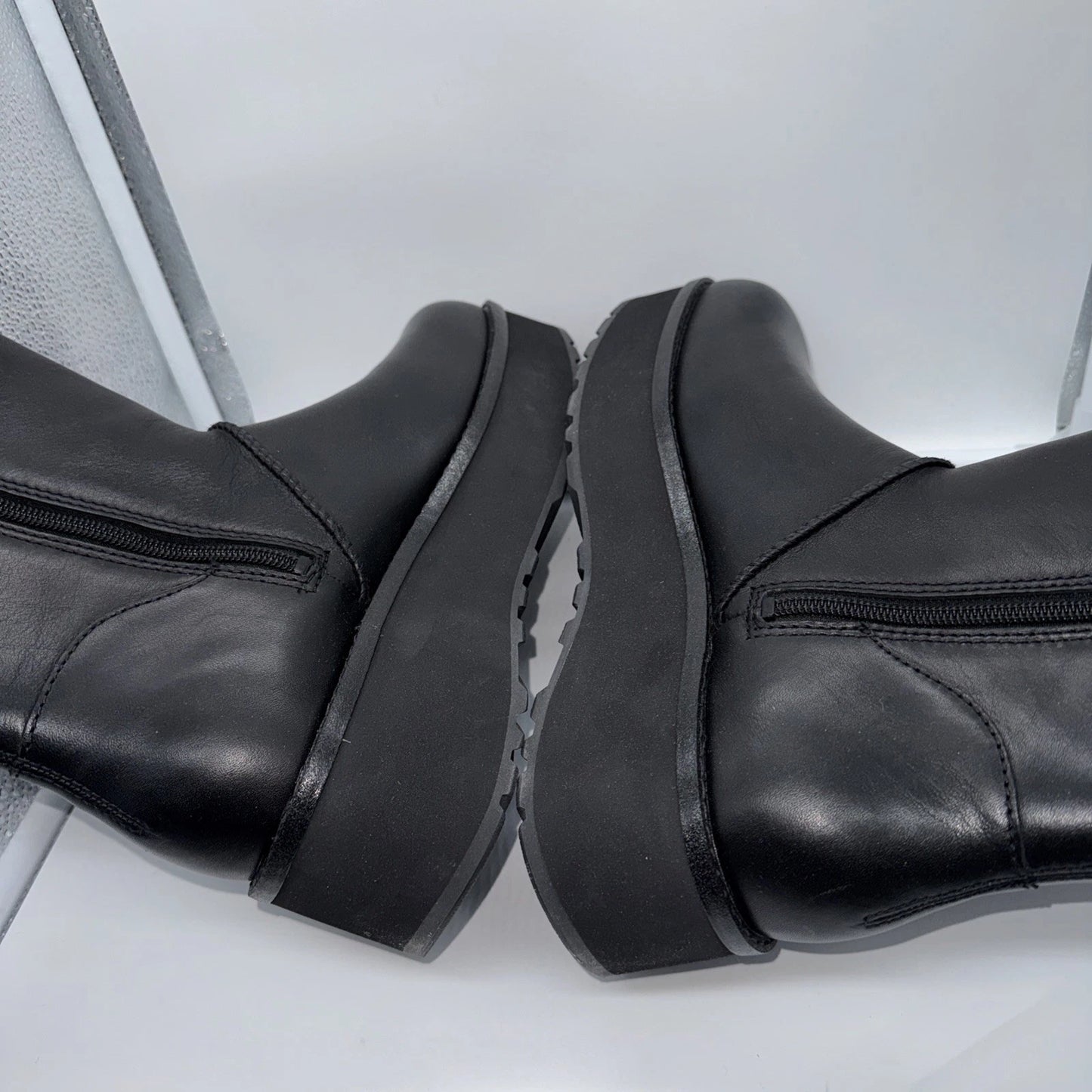 Size 9 Women's UGG Cityfunc Mid Boots Black