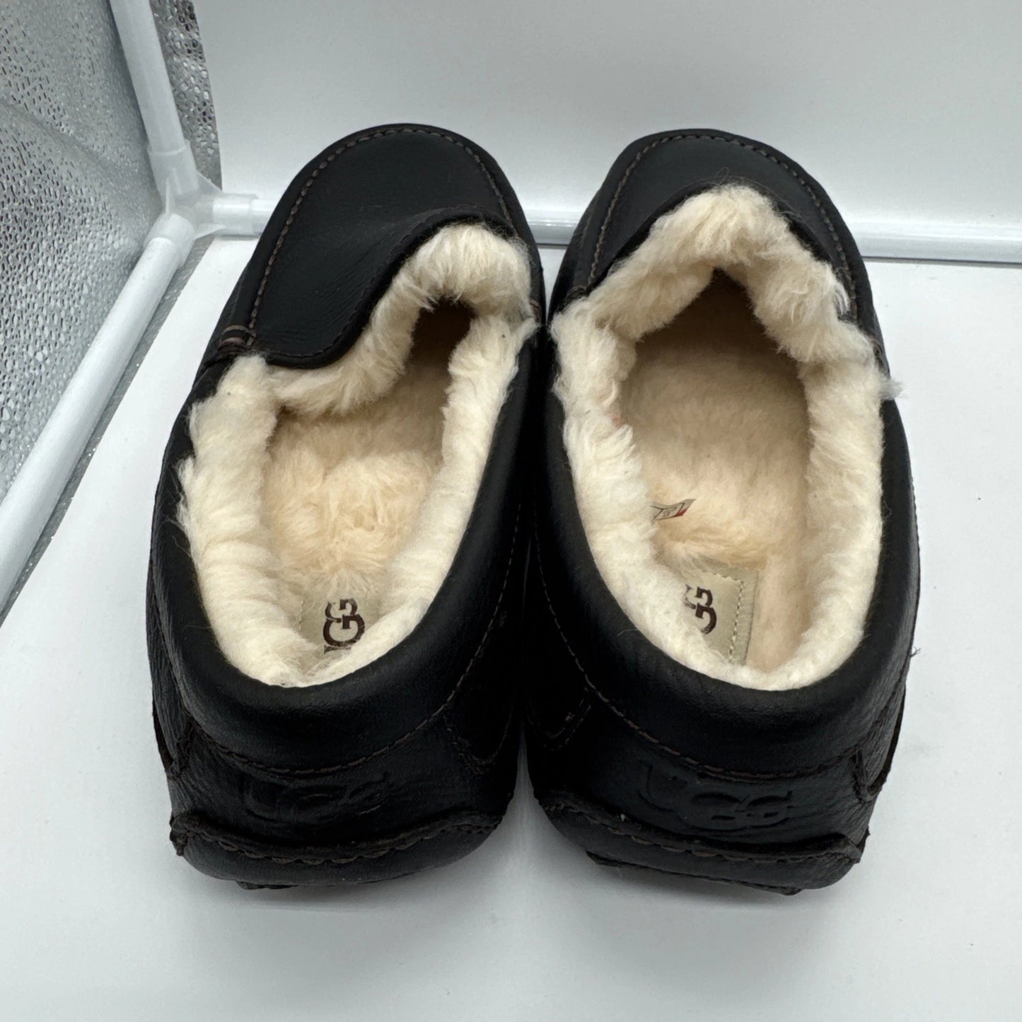 Size 8 Men’s UGG Ascot Leather Slipper Black
