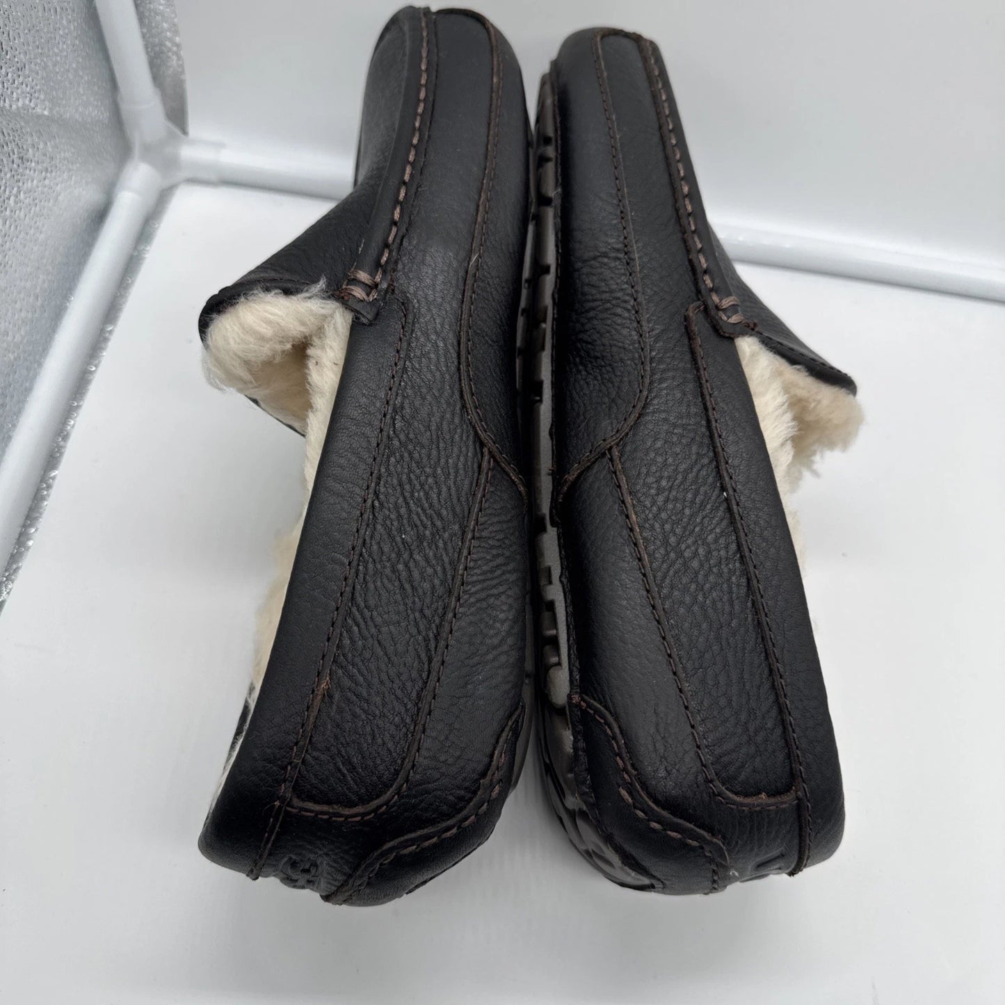 Size 8 Men’s UGG Ascot Leather Slipper Black