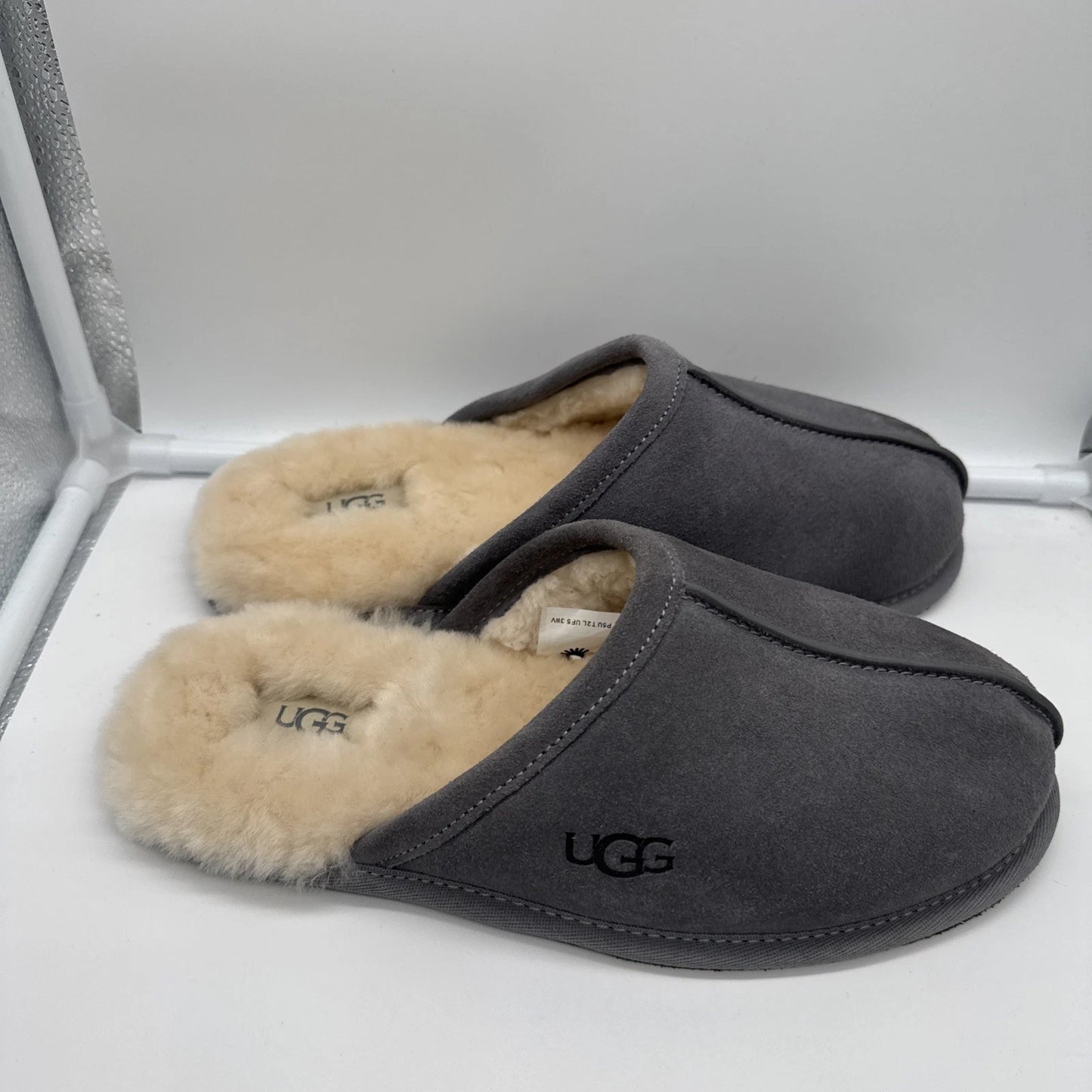 Size 8 Men’s UGG Scuff Slipper