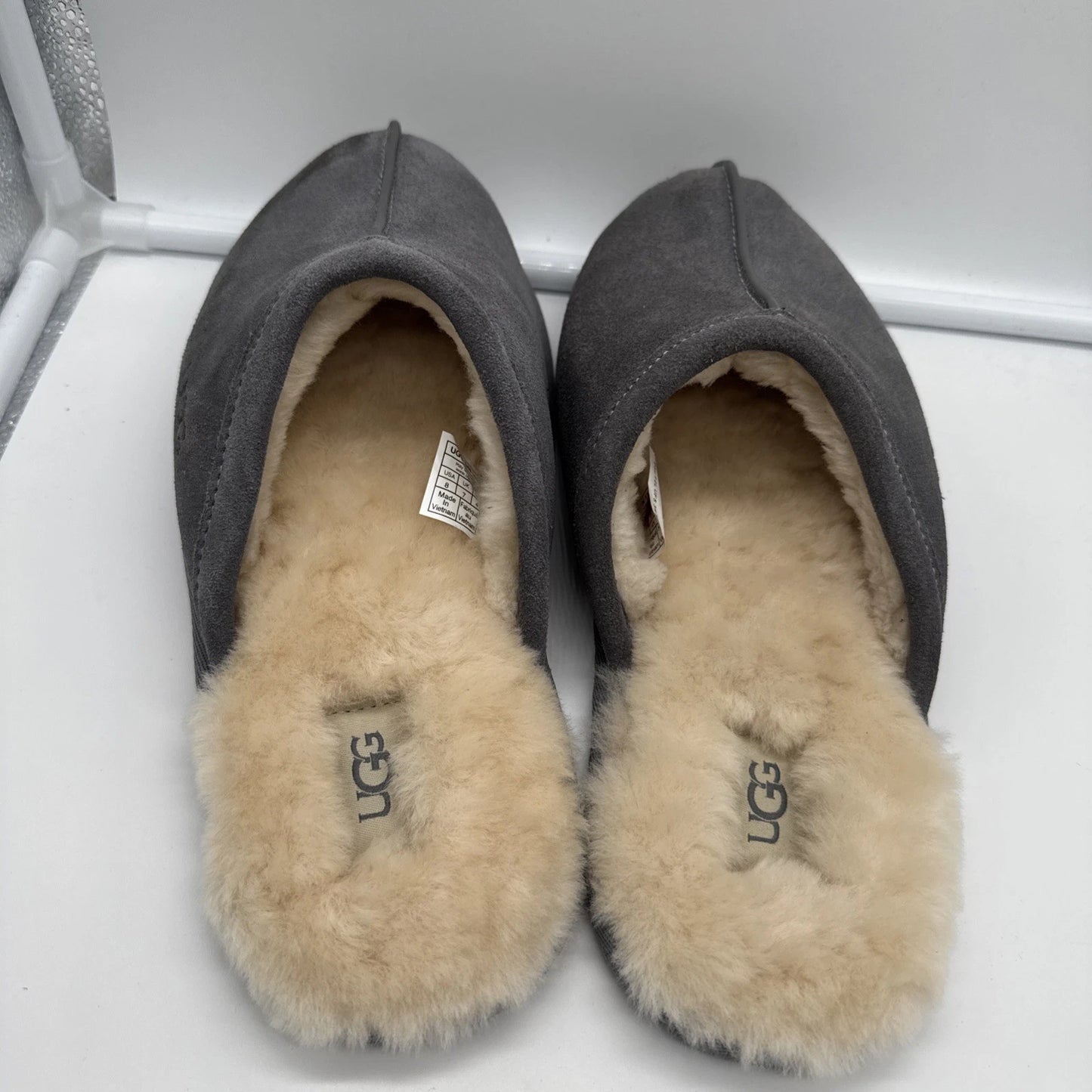 Size 8 Men’s UGG Scuff Slipper