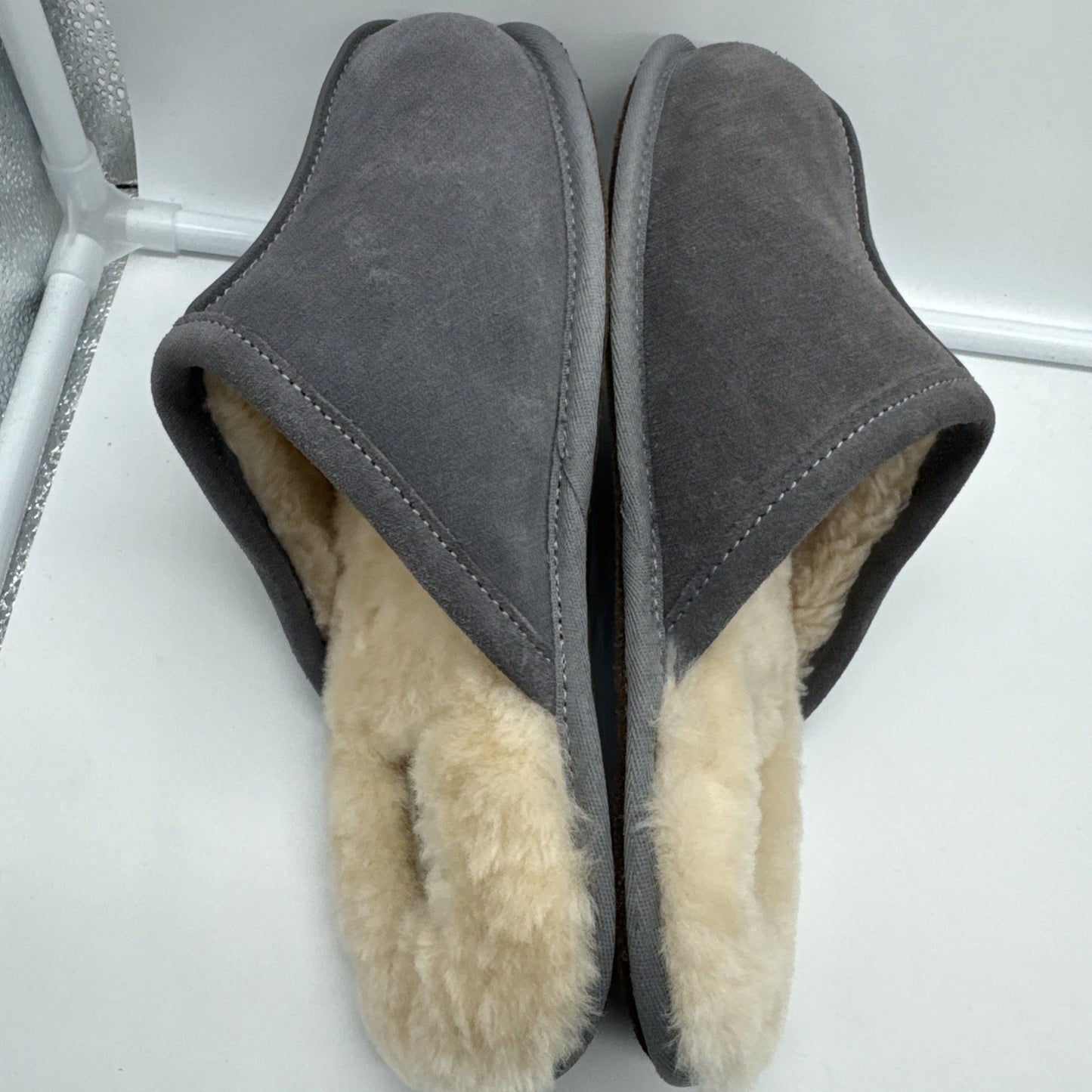 Size 8 Men’s UGG Scuff Slipper