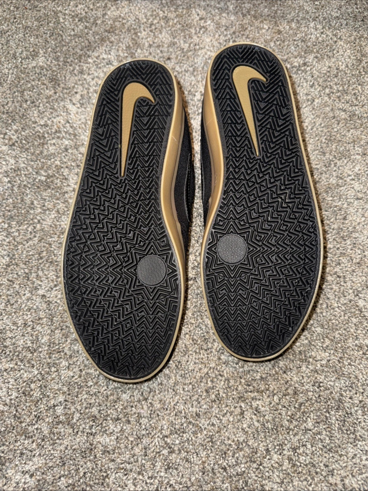 Size 6.5Y- Nike SB 905373-006 Black