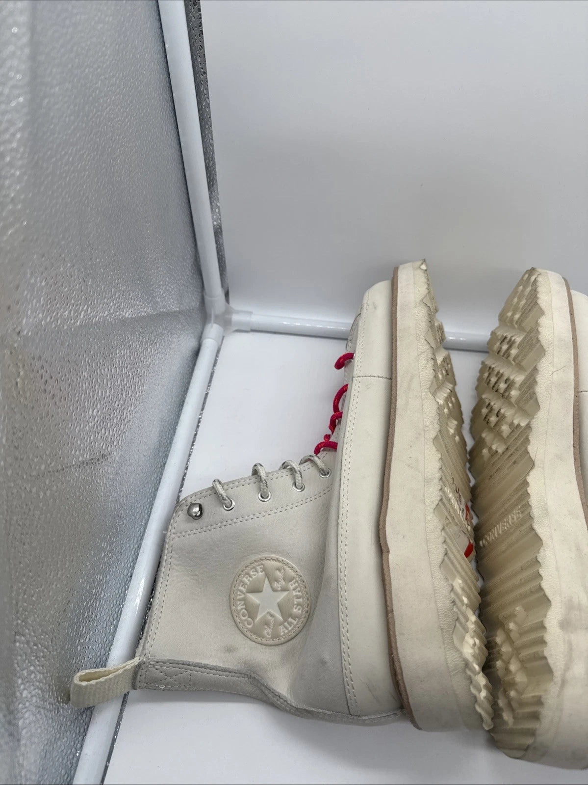 Size 8.5 Men’s Converse White/pink