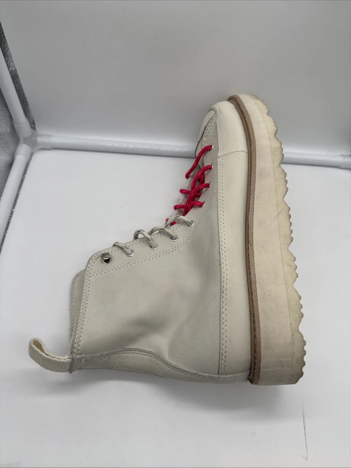 Size 8.5 Men’s Converse White/pink