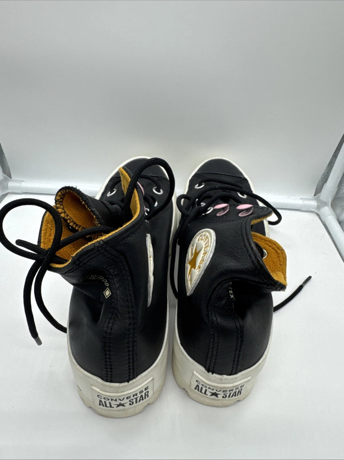Size 8 Women’s Converse Chuck Taylor Sneakers Black