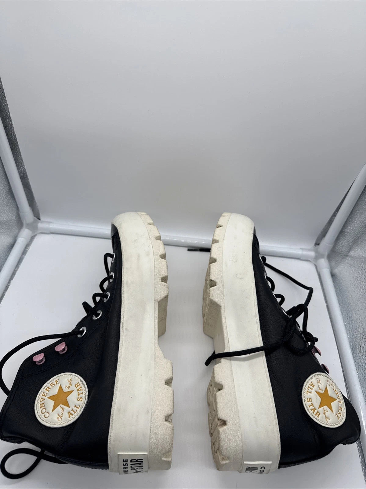 Size 8 Women’s Converse Chuck Taylor Sneakers Black