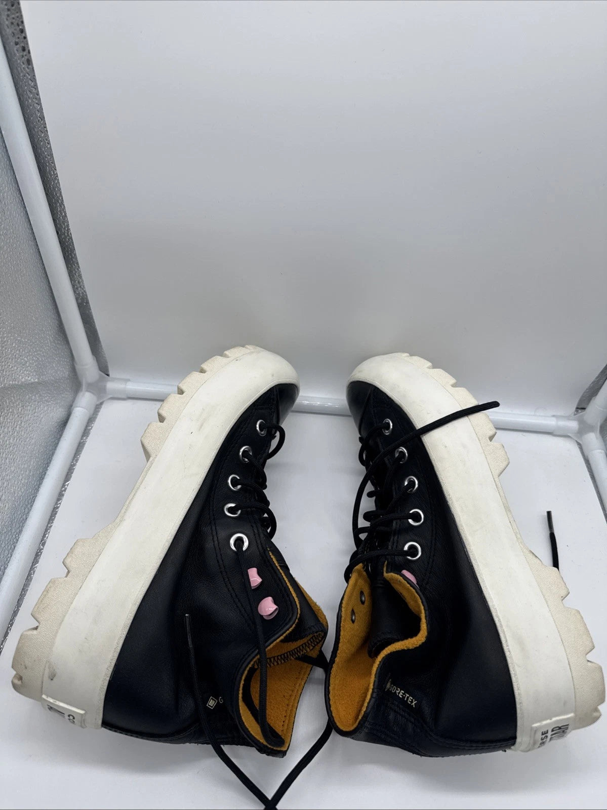 Size 8 Women’s Converse Chuck Taylor Sneakers Black