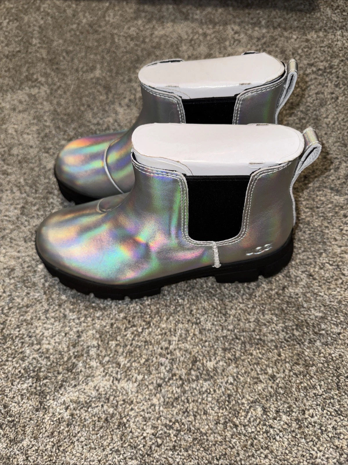 Size 4Y UGG Ashton Chelsea Shine Boot