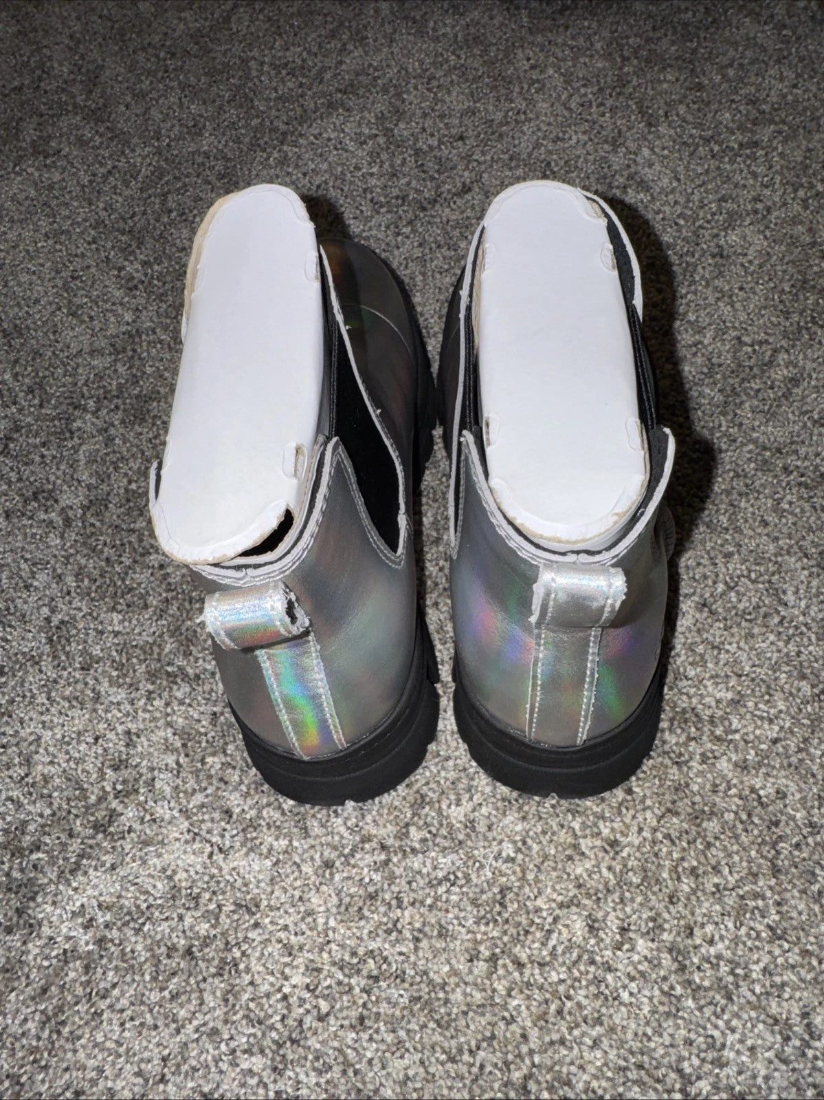 Size 4Y UGG Ashton Chelsea Shine Boot
