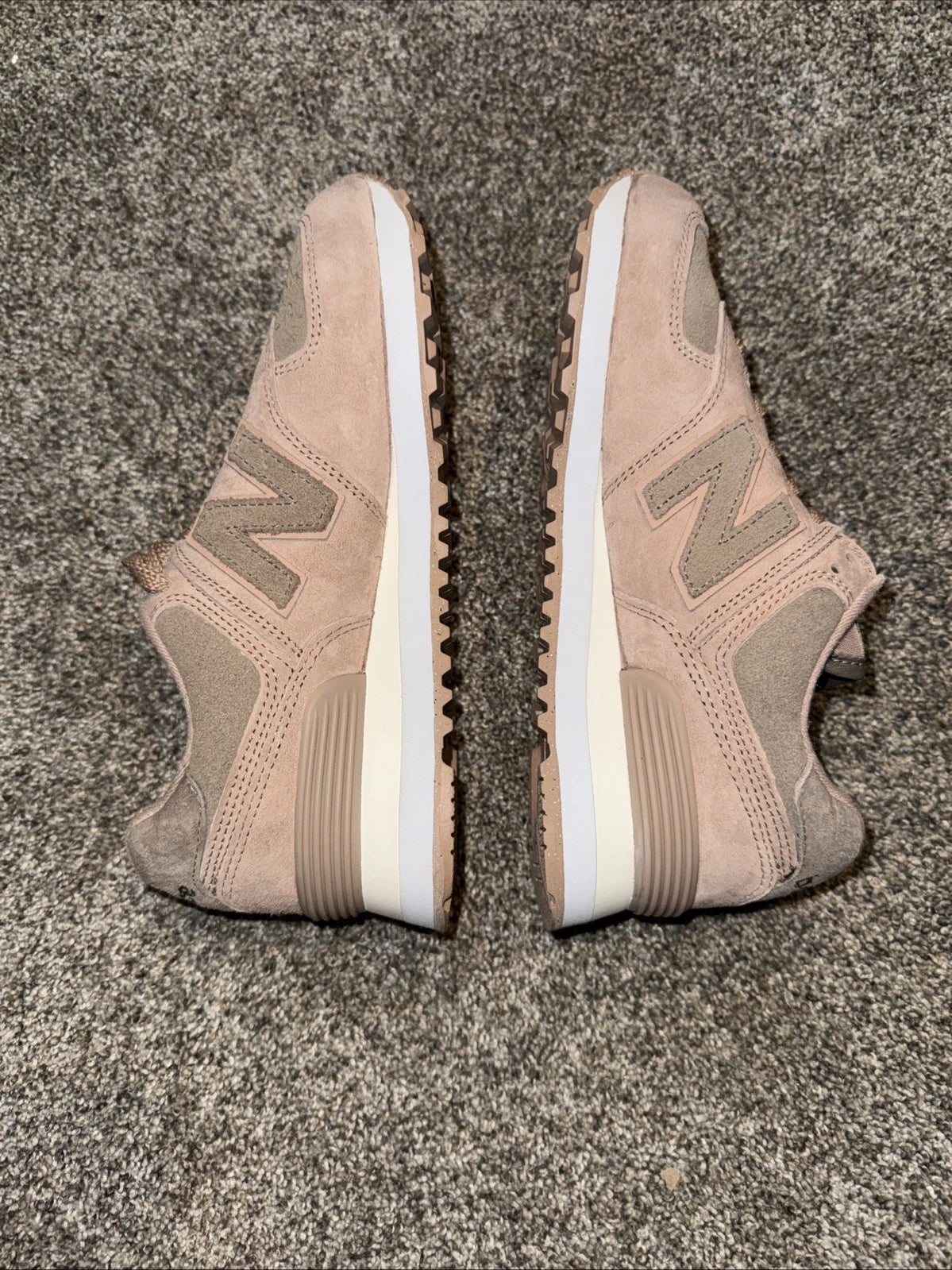 Size 6 Women’s New Balance 574