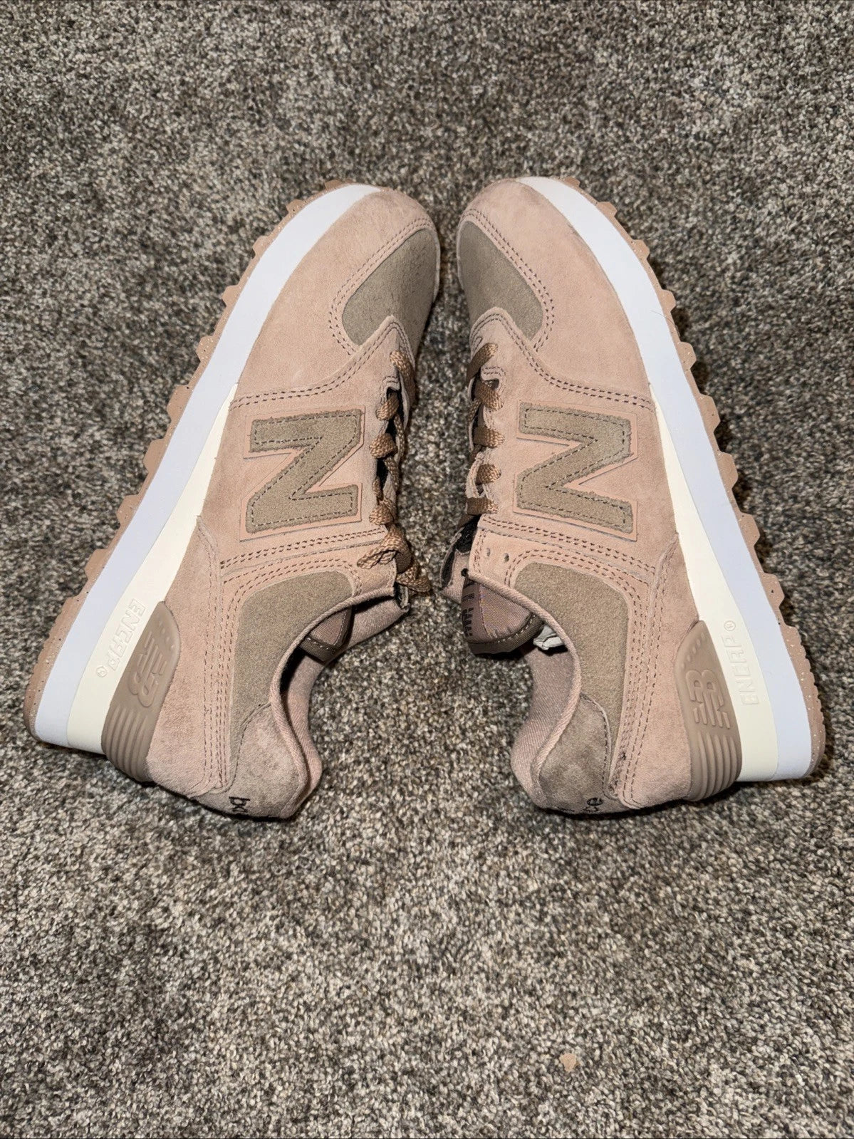 Size 6 Women’s New Balance 574