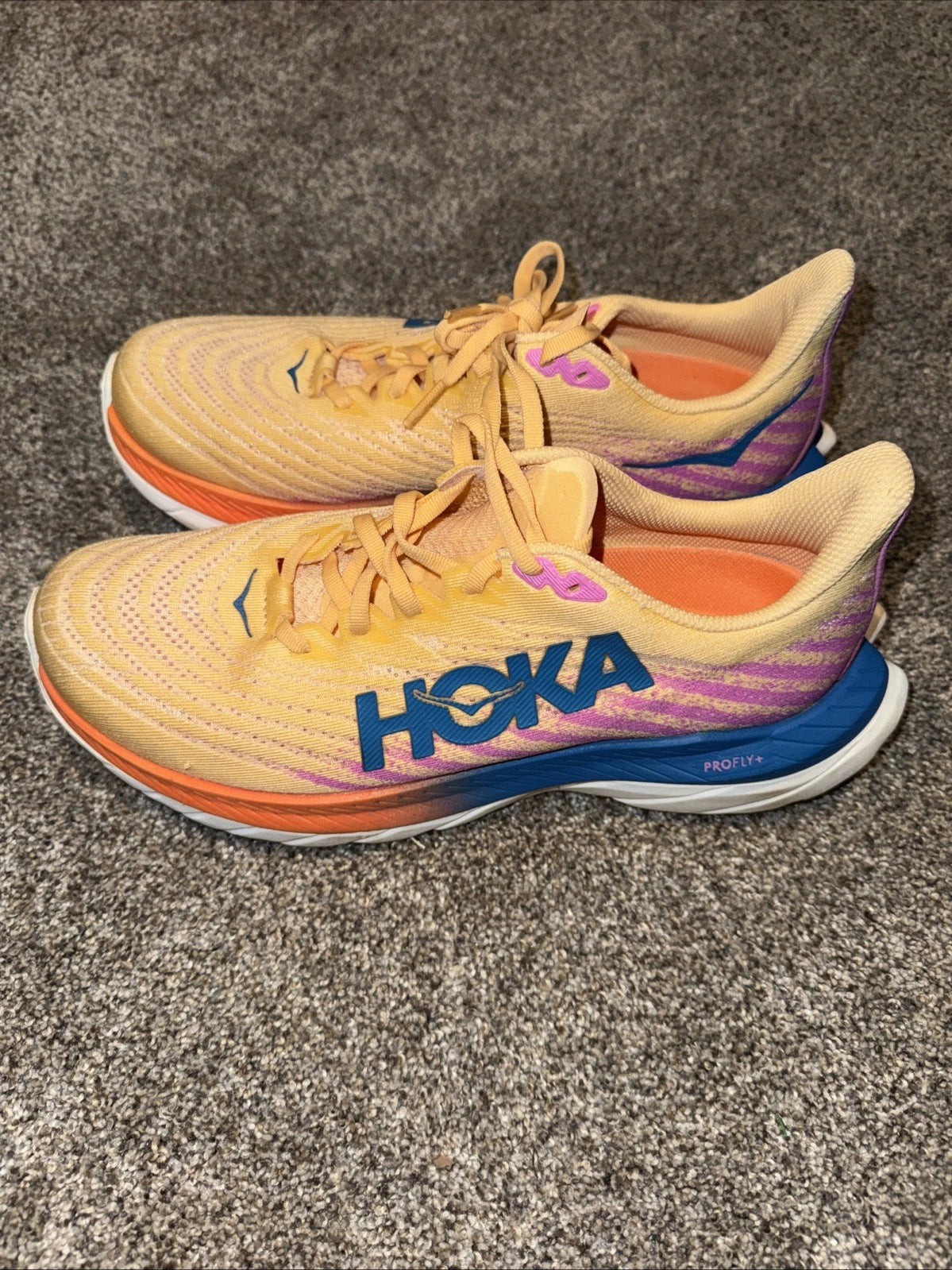 Size 9.5 Men’s- Hoka Mach 5