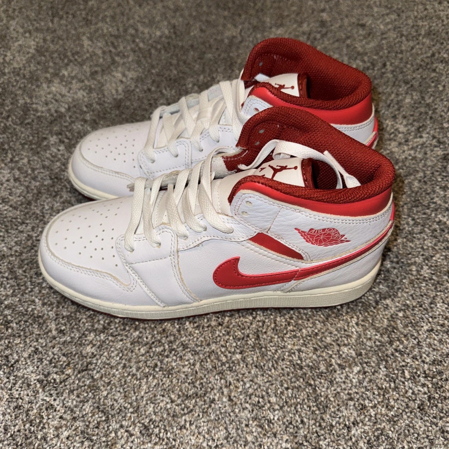 Size 6Y- Jordan 1 Mid SE White Red