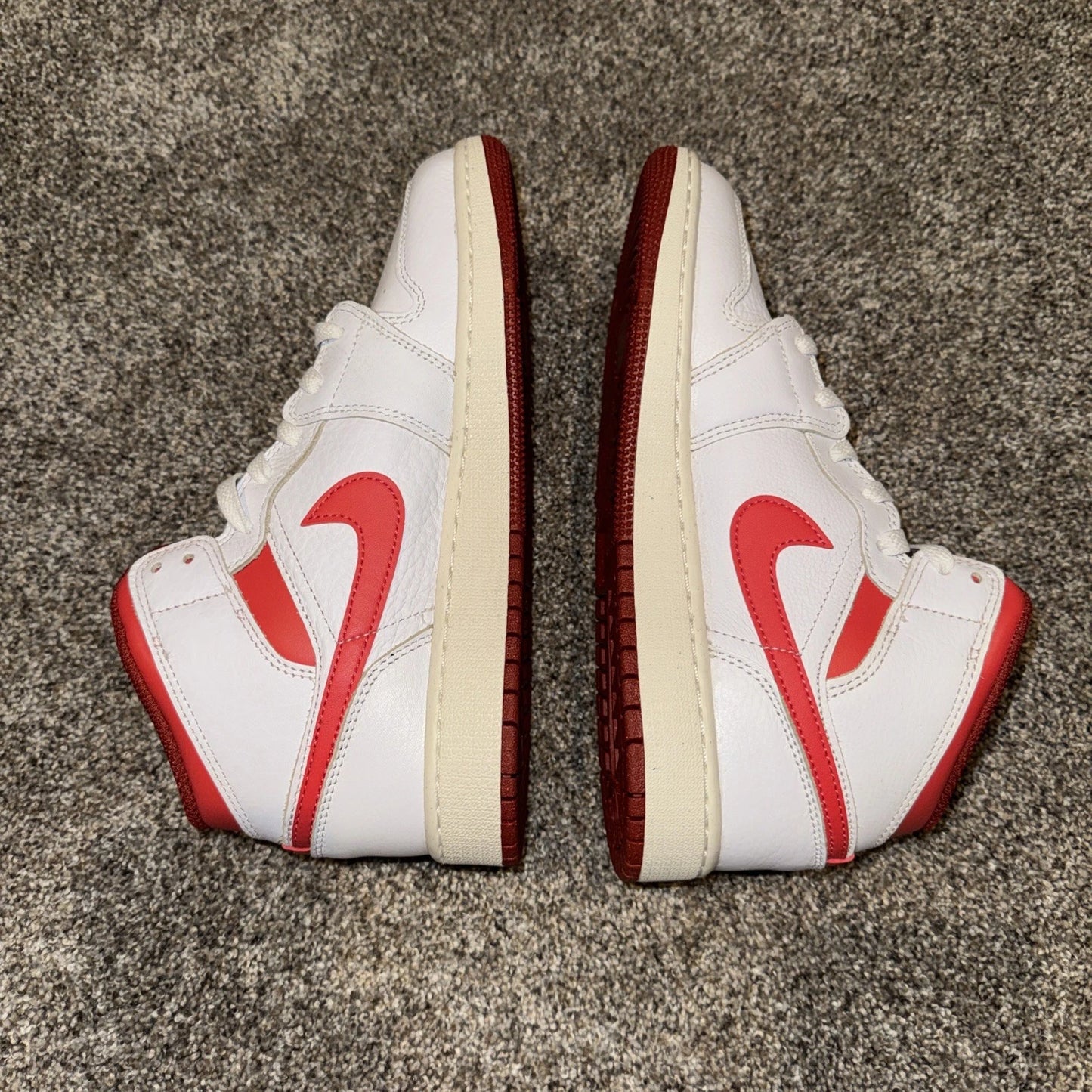 Size 6Y- Jordan 1 Mid SE White Red