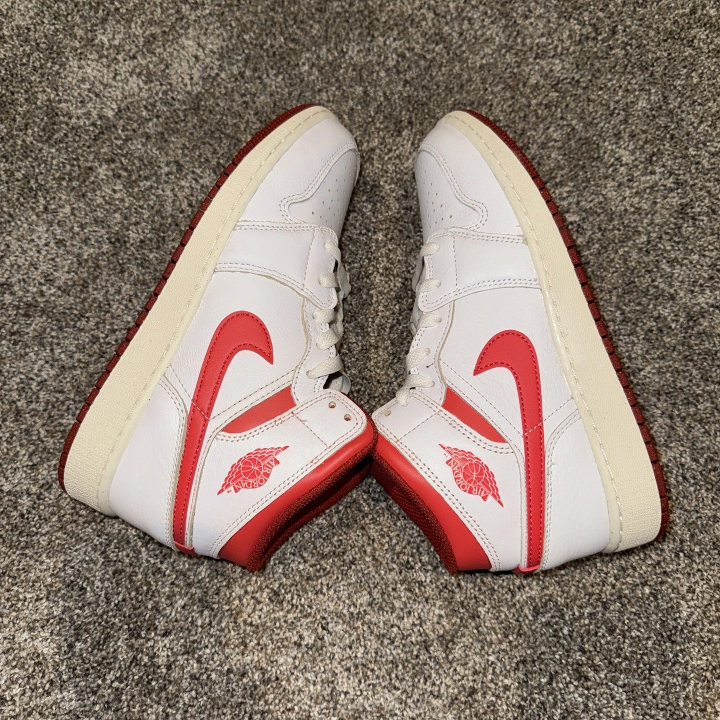 Size 6Y- Jordan 1 Mid SE White Red