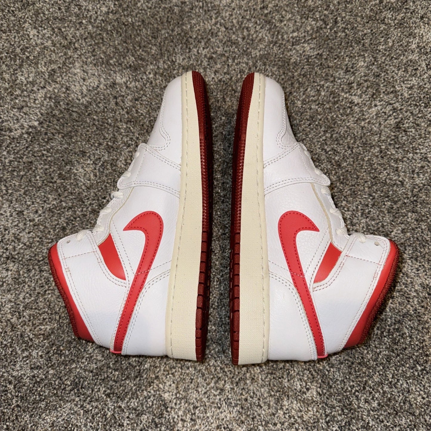 Size 5.5Y- Jordan 1 Mid SE White Red