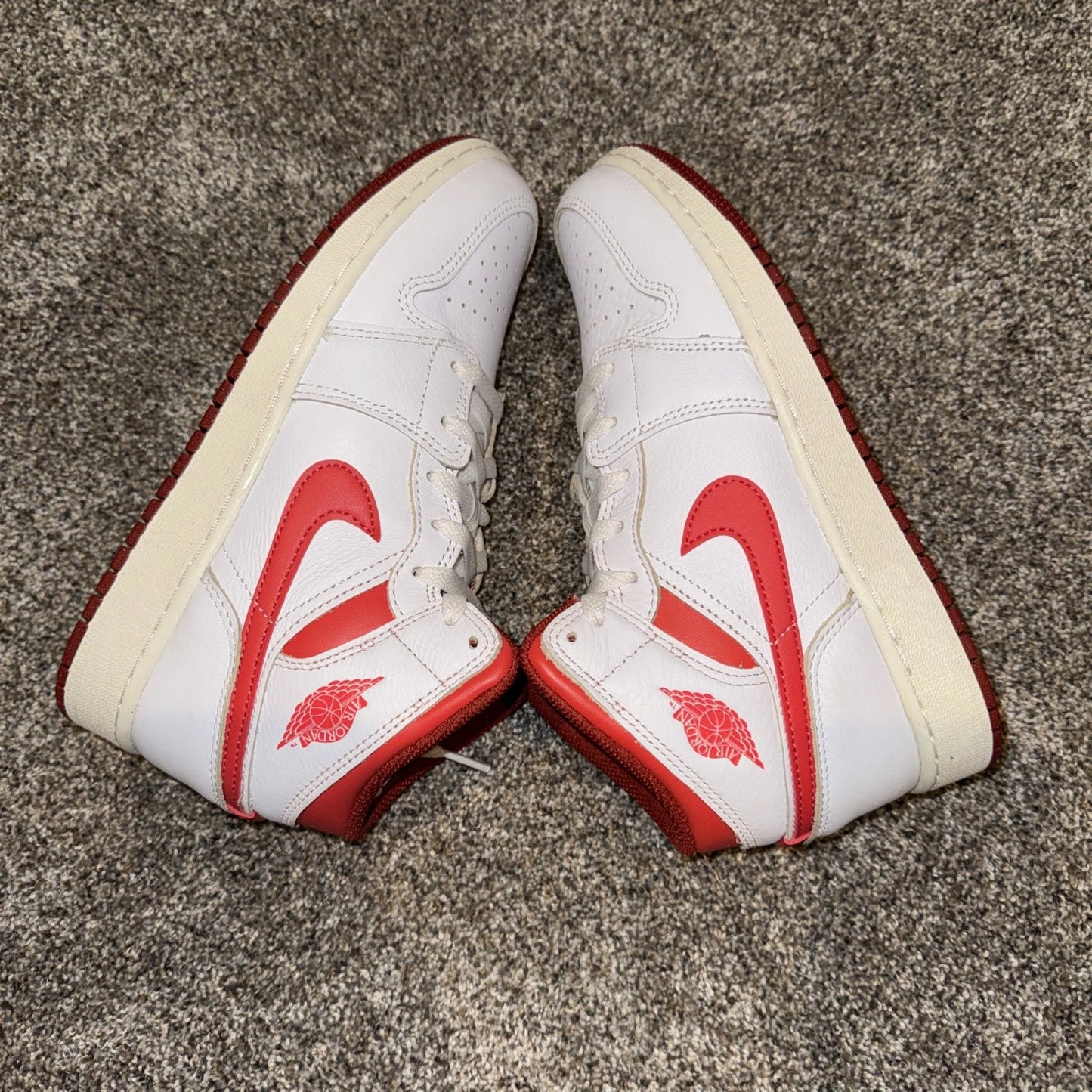 Size 5.5Y- Jordan 1 Mid SE White Red
