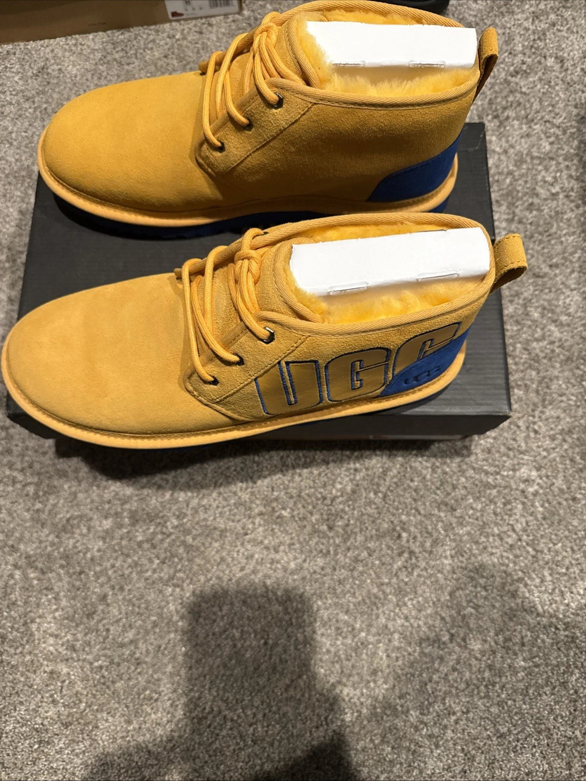 UGG Neumel Graphic Outline