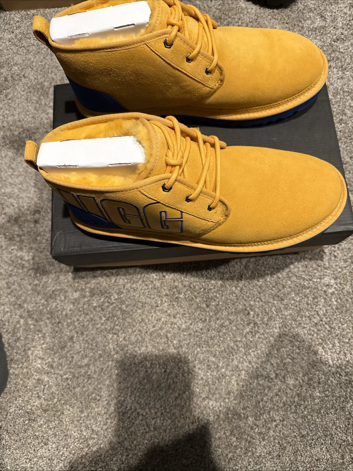 UGG Neumel Graphic Outline